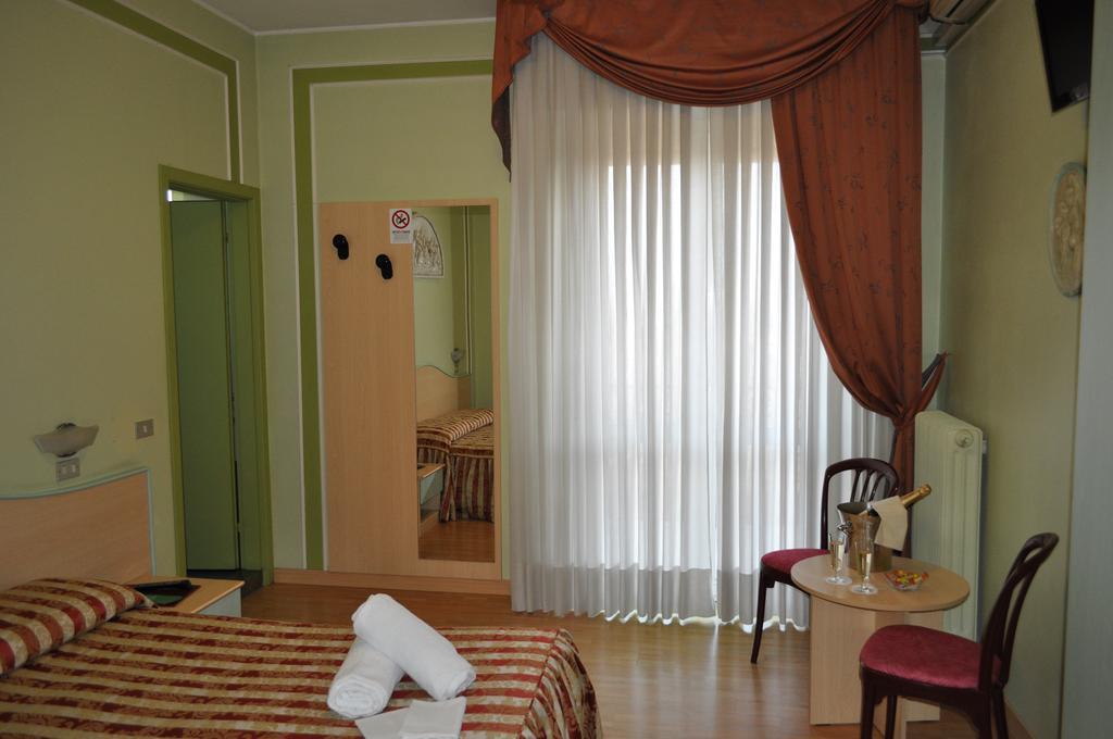 Hotel Alsazia Сирмионе Номер фото